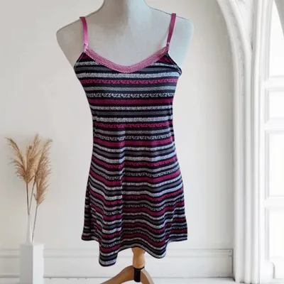 Nuisette fines bretelles réglables à rayures 